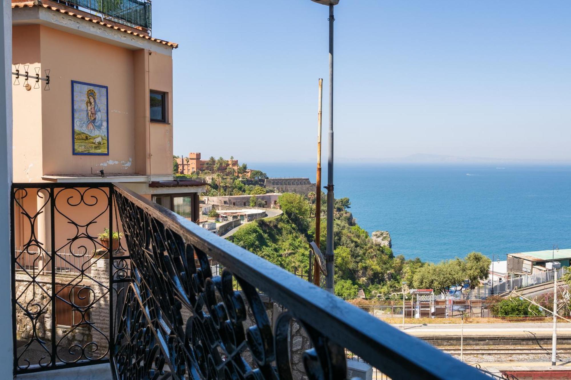 شقة La Casa Del Golfo فيكو إيكوينس المظهر الخارجي الصورة